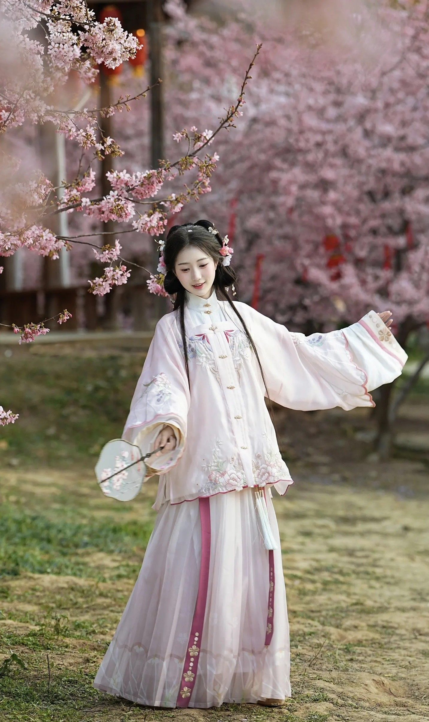 Veiled Faces in Hanfu:A Fairy-like Mystery in Silk Veiled Faces in Hanfu:A Fairy-like Mystery in Silk