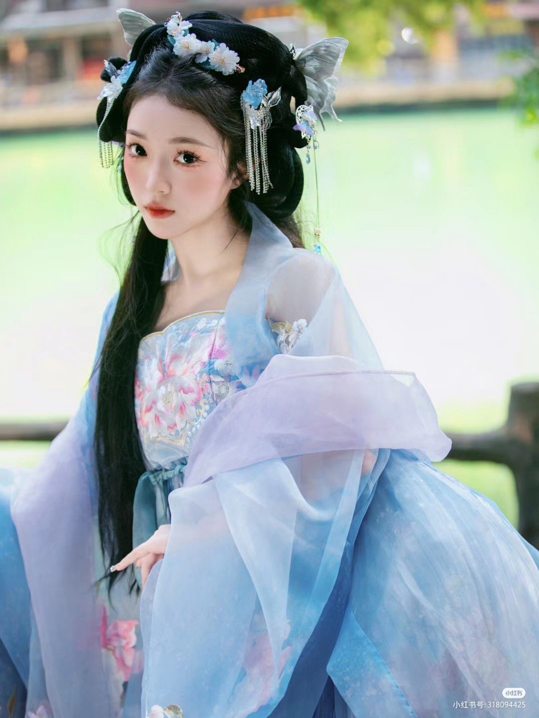 Graceful Cloudlets and Simple Cheongsam:The Charm of Wan Yunxis Qipao Fashion Graceful Cloudlets and Simple Cheongsam:The Charm of Wan Yunxis Qipao Fashion