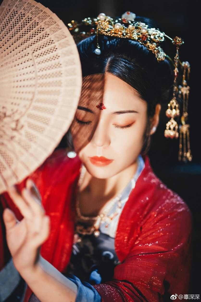 The Inner Beauty of Hanfu:A Womans Guide to Traditional Hanfu Undergarments The Inner Beauty of Hanfu:A Womans Guide to Traditional Hanfu Undergarments