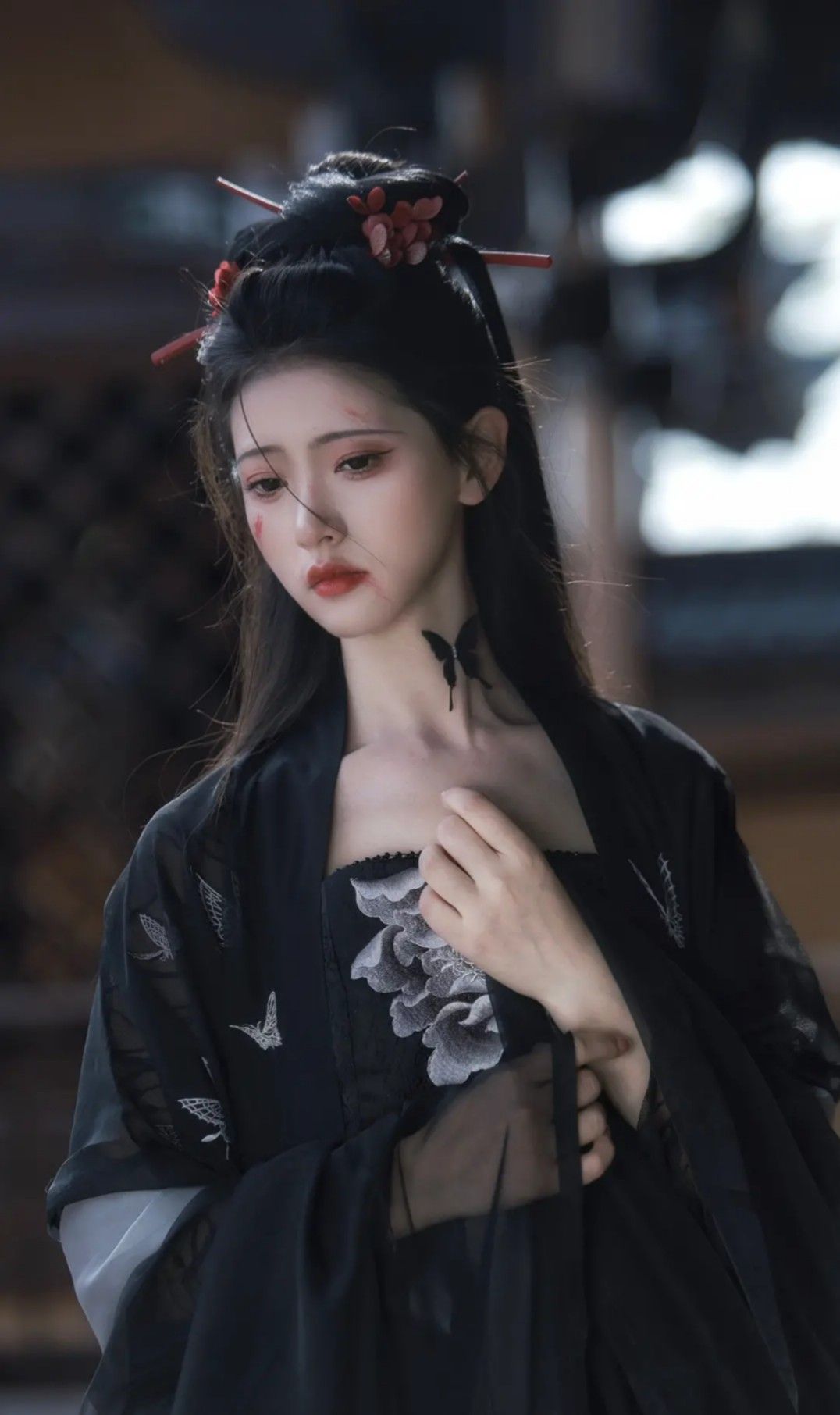The Enchantment of Blue and White Porcelain Cheongsam:A Mid-Length Elegance The Enchantment of Blue and White Porcelain Cheongsam:A Mid-Length Elegance