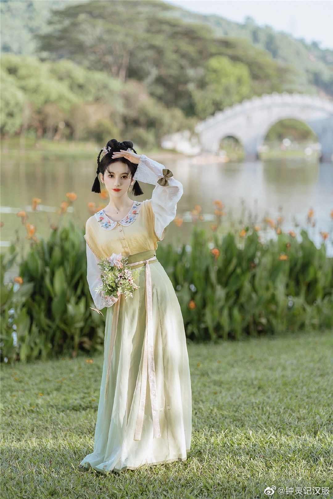 The Splendor of Horseface Skirt and Pearl Waist Chain:A Blend of Elegance and Tradition
