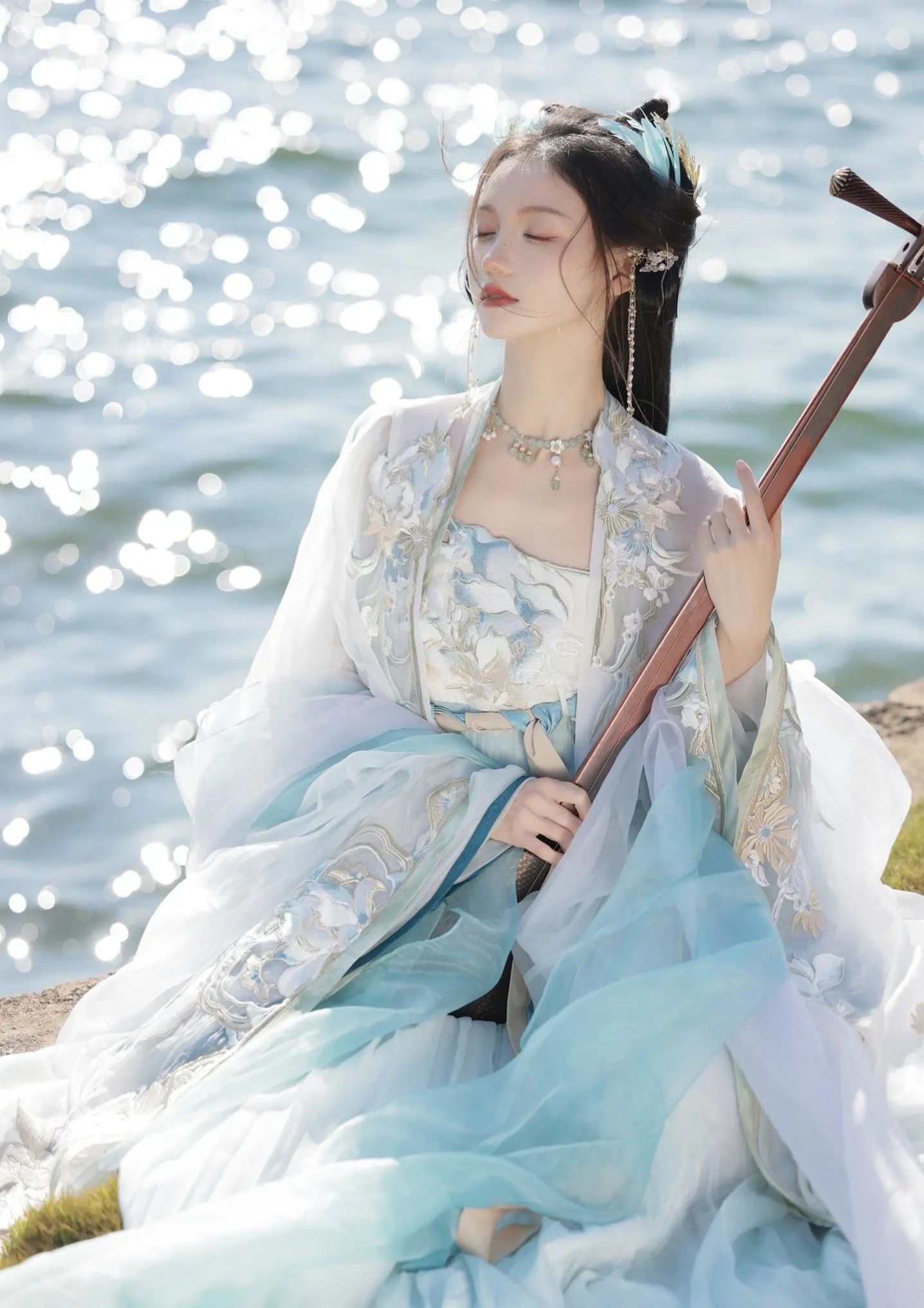 Phoenix Attire:Original Hanfu and the Sentiments of Muqing at Fengxi Pavilion Phoenix Attire:Original Hanfu and the Sentiments of Muqing at Fengxi Pavilion