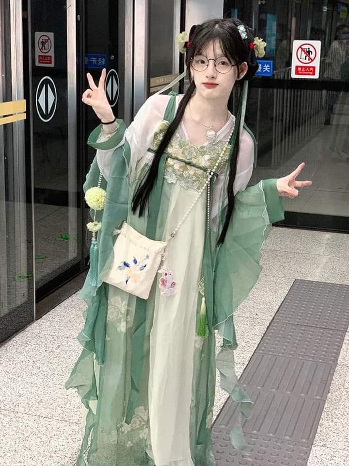 Embracing Summer in a Long-Style Cheongsam:A Guide to Elegant Womens Summer Qipao Fashion Embracing Summer in a Long-Style Cheongsam:A Guide to Elegant Womens Summer Qipao Fashion