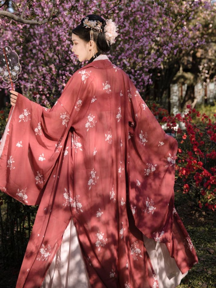 The Revival of Skirt Linings and Hanfu:A Blend of Tradition and Modernity The Revival of Skirt Linings and Hanfu:A Blend of Tradition and Modernity