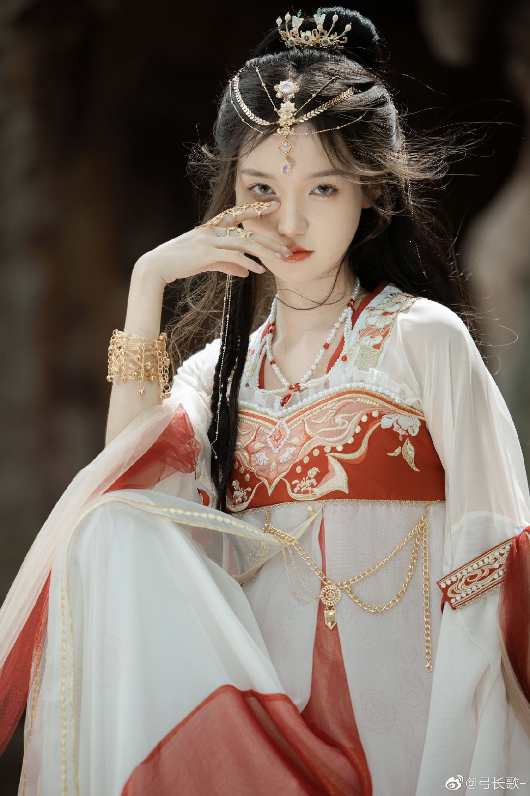 The Enchantment of Yao姬s Hanfu:A Journey into the Traditional Beauty of Chinese Ethnic Dress The Enchantment of Yao姬s Hanfu:A Journey into the Traditional Beauty of Chinese Ethnic Dress