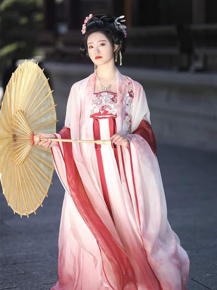 Blooming Elegance:Original Hanfu Styles from Flower Festival Chronicles Blooming Elegance:Original Hanfu Styles from Flower Festival Chronicles