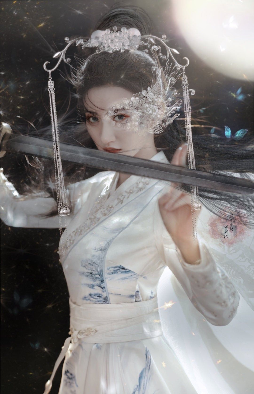 Capturing the Essence of Traditional Chinese Beauty in Lotus-Blooming Hanfu Fashion