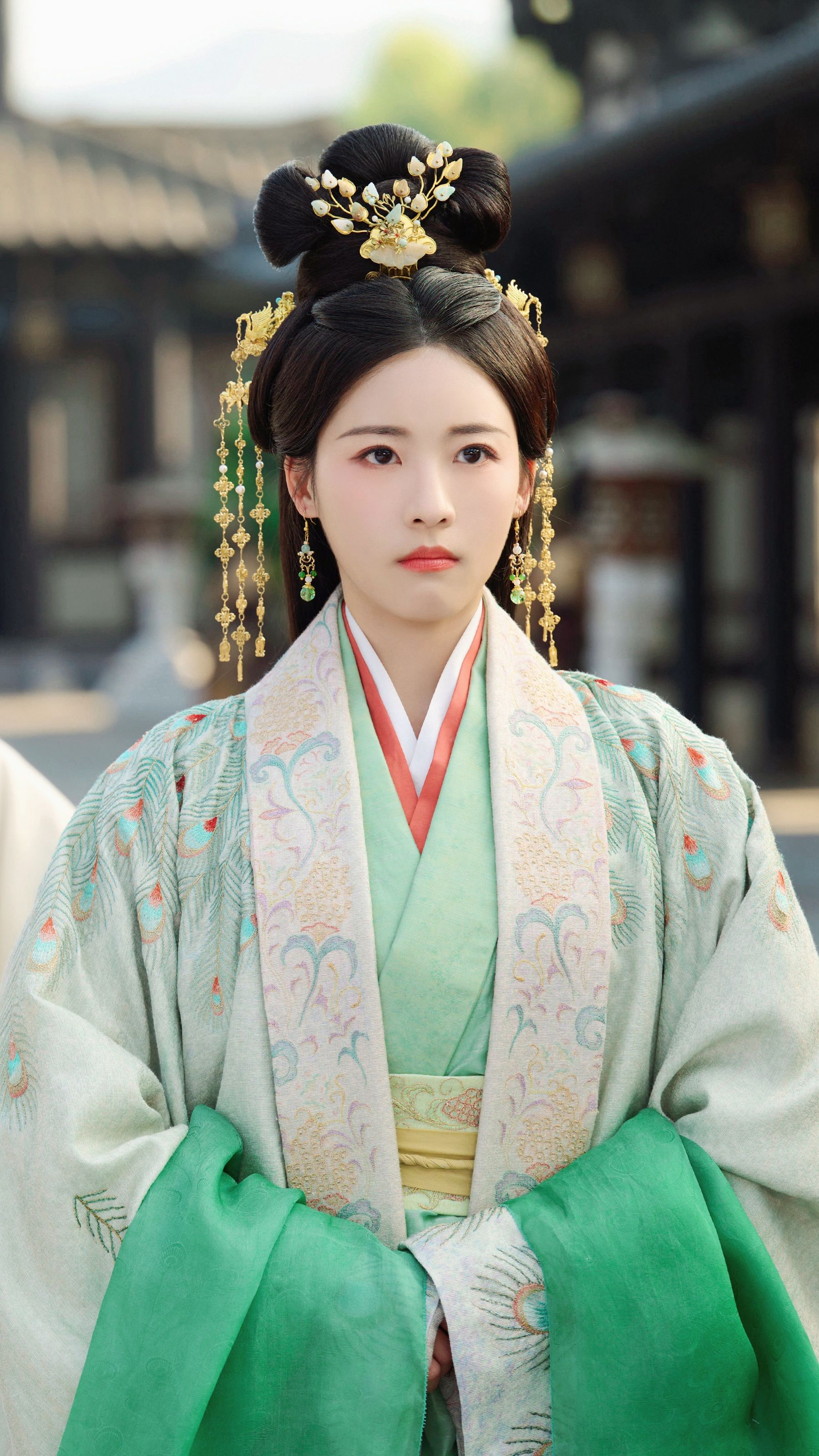 Splendor of the Golden Age:The Revival of Hanfu Traditional Chinese Clothing Splendor of the Golden Age:The Revival of Hanfu Traditional Chinese Clothing