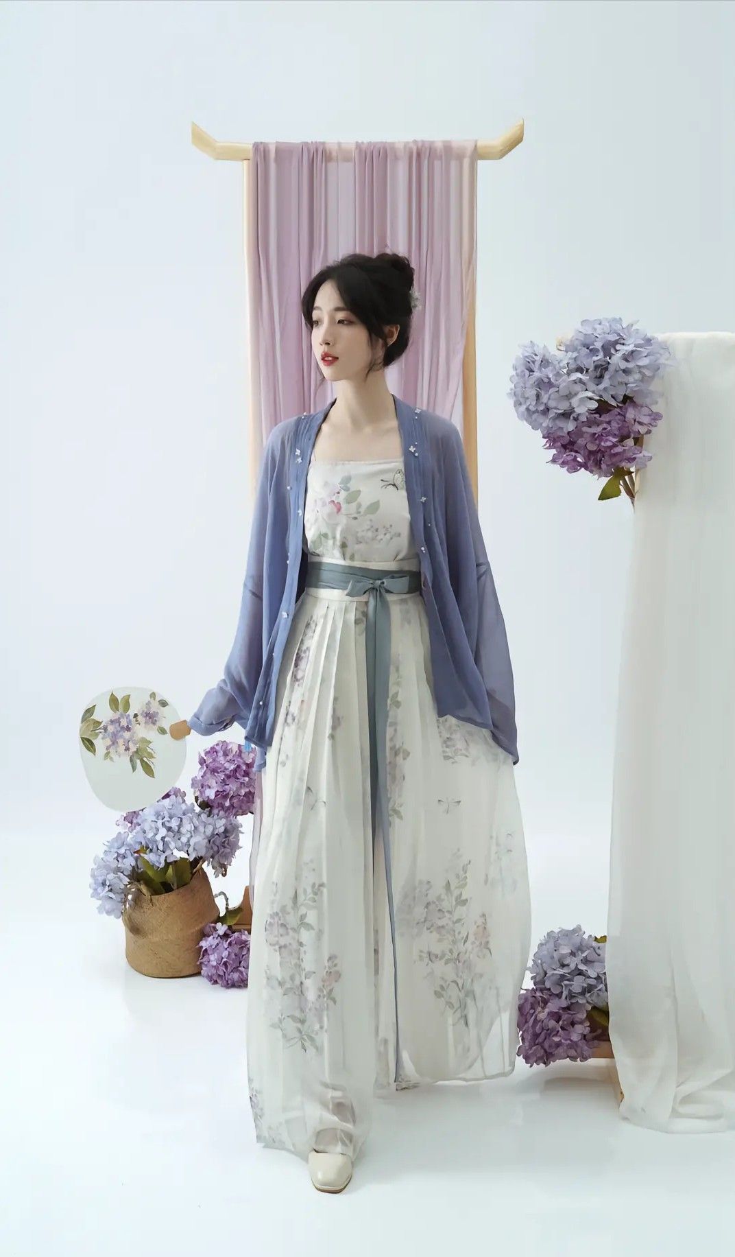 The Complete Guide to Wearing a Chest-Embracing Hanfu with Waist-Binding The Complete Guide to Wearing a Chest-Embracing Hanfu with Waist-Binding