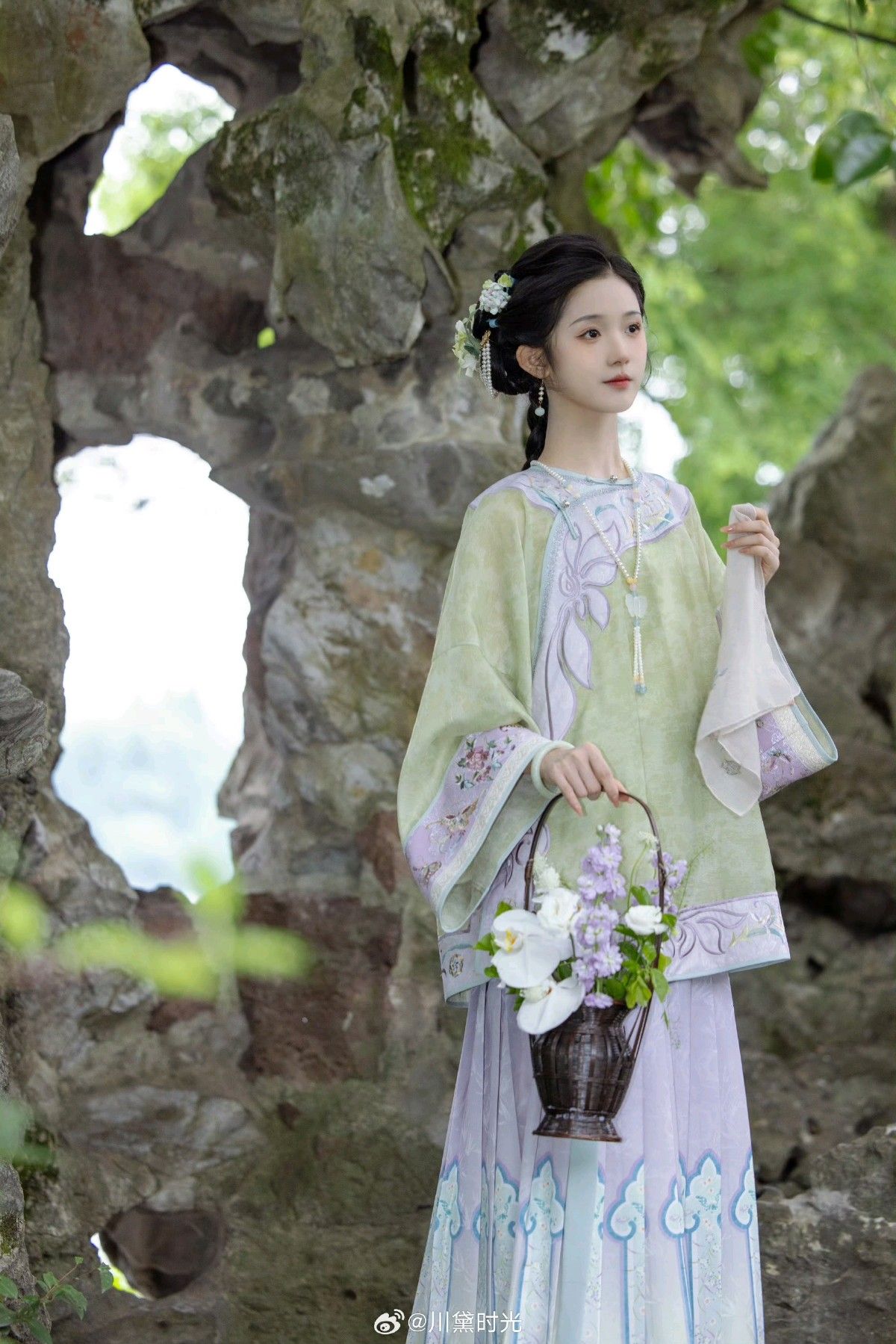 Elegant Qipao Headwear for Little Girls:A Celebration of Traditional Beauty Elegant Qipao Headwear for Little Girls:A Celebration of Traditional Beauty