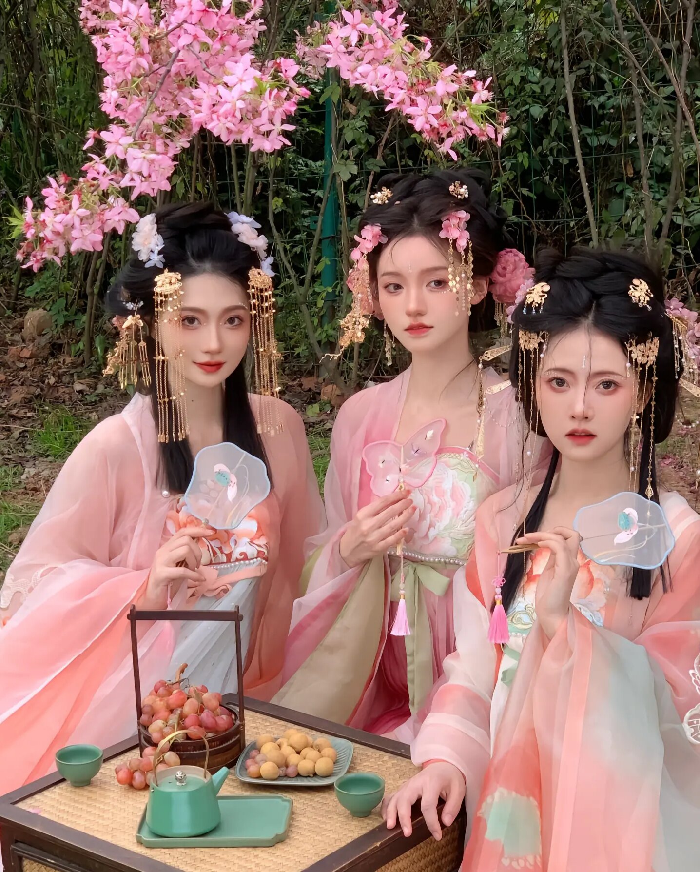 The Merging of Tradition and Fashion:The Allure of the Ma-Face Skirt with a Connected Body The Merging of Tradition and Fashion:The Allure of the Ma-Face Skirt with a Connected Body