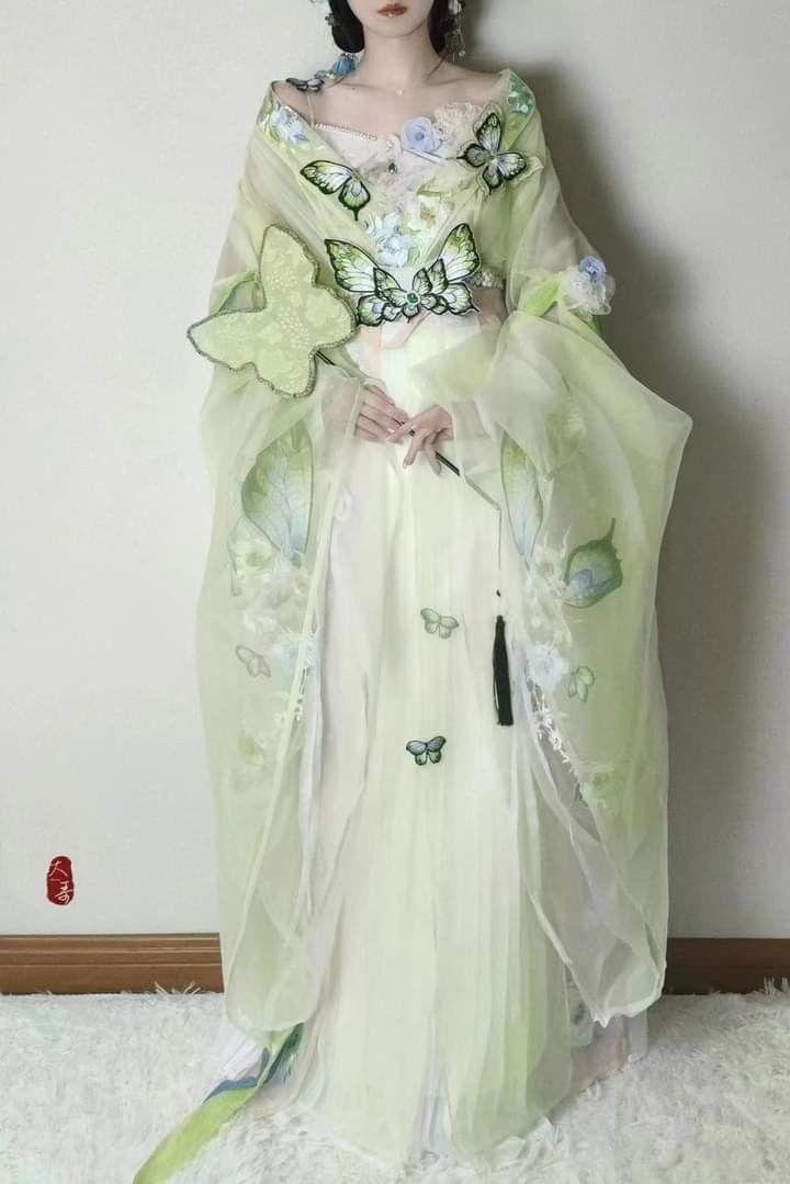 The Elegance of the汉服腰饰飘带:A Cultural Icon of Traditional Chinese Beauty The Elegance of the汉服腰饰飘带:A Cultural Icon of Traditional Chinese Beauty
