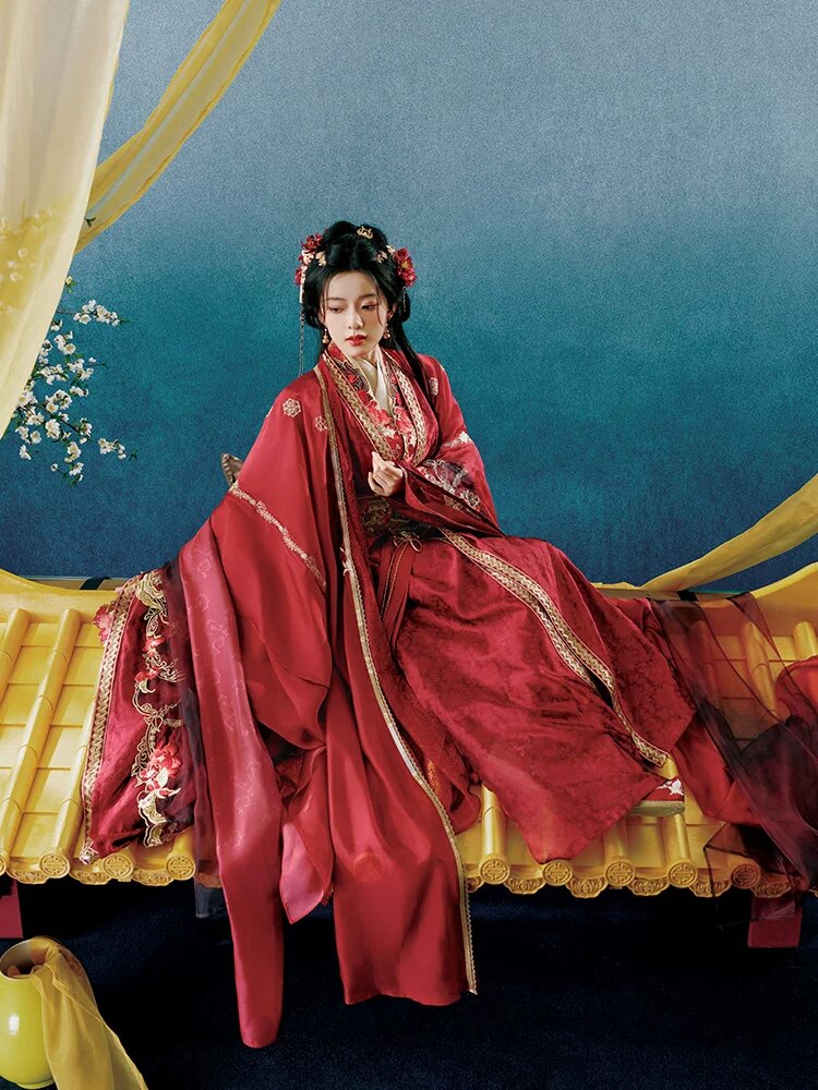 The Splendor of Tang-Style Robes,Puff-Fronts and Hoods:A Journey into Traditional Chinese Fashion The Splendor of Tang-Style Robes,Puff-Fronts and Hoods:A Journey into Traditional Chinese Fashion