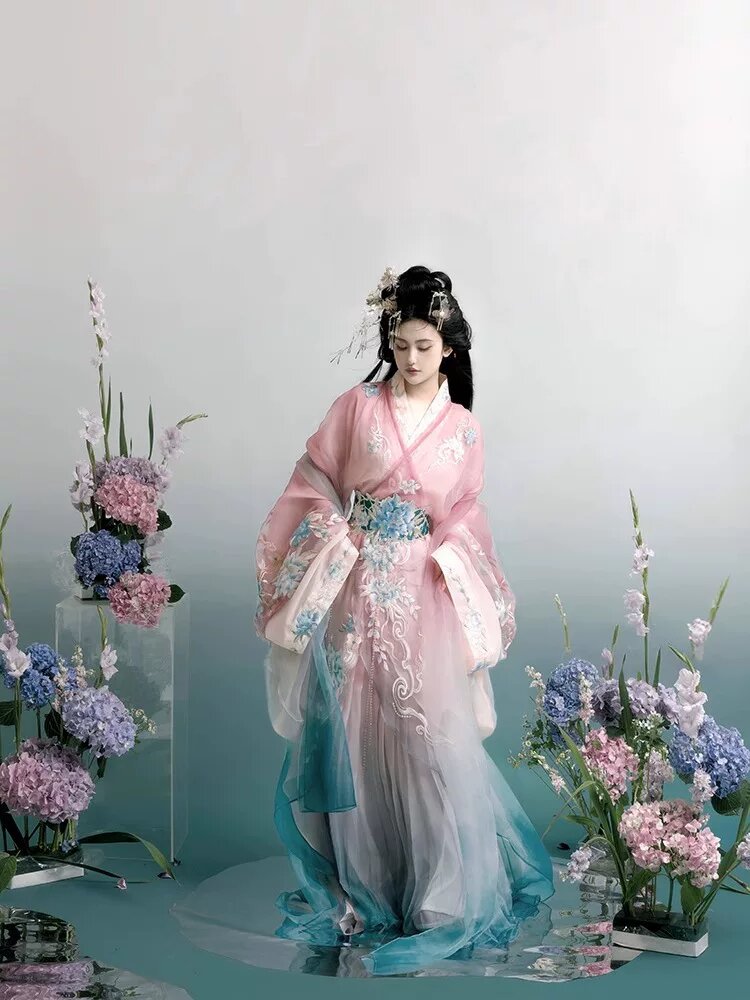 The Splendor of Zhu Yans Hanfu:A Journey into Traditional Chinese Elegance The Splendor of Zhu Yans Hanfu:A Journey into Traditional Chinese Elegance