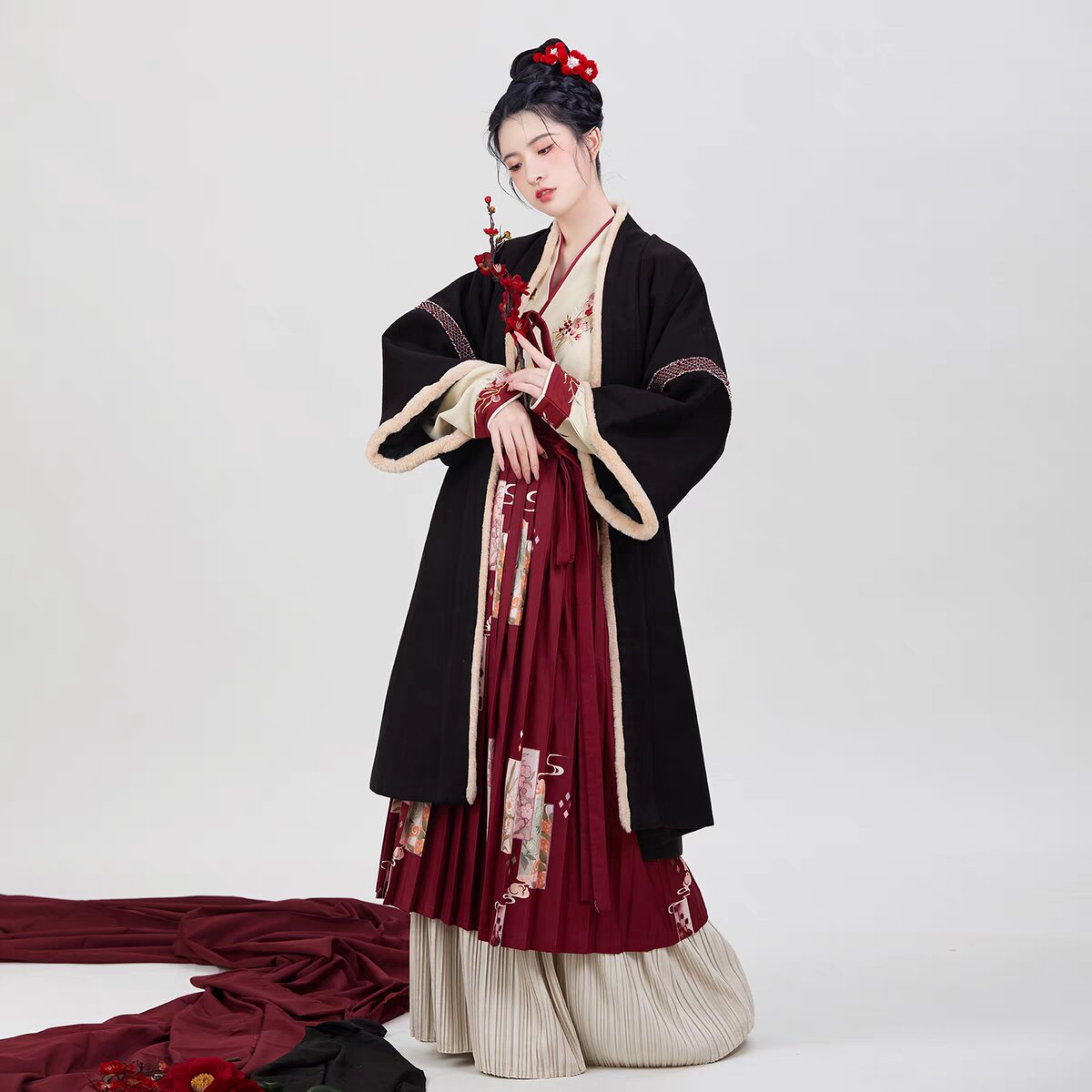 The Splendor of Silk Cheongsam:A Journey into the World of Authentic Mulberry Silk The Splendor of Silk Cheongsam:A Journey into the World of Authentic Mulberry Silk