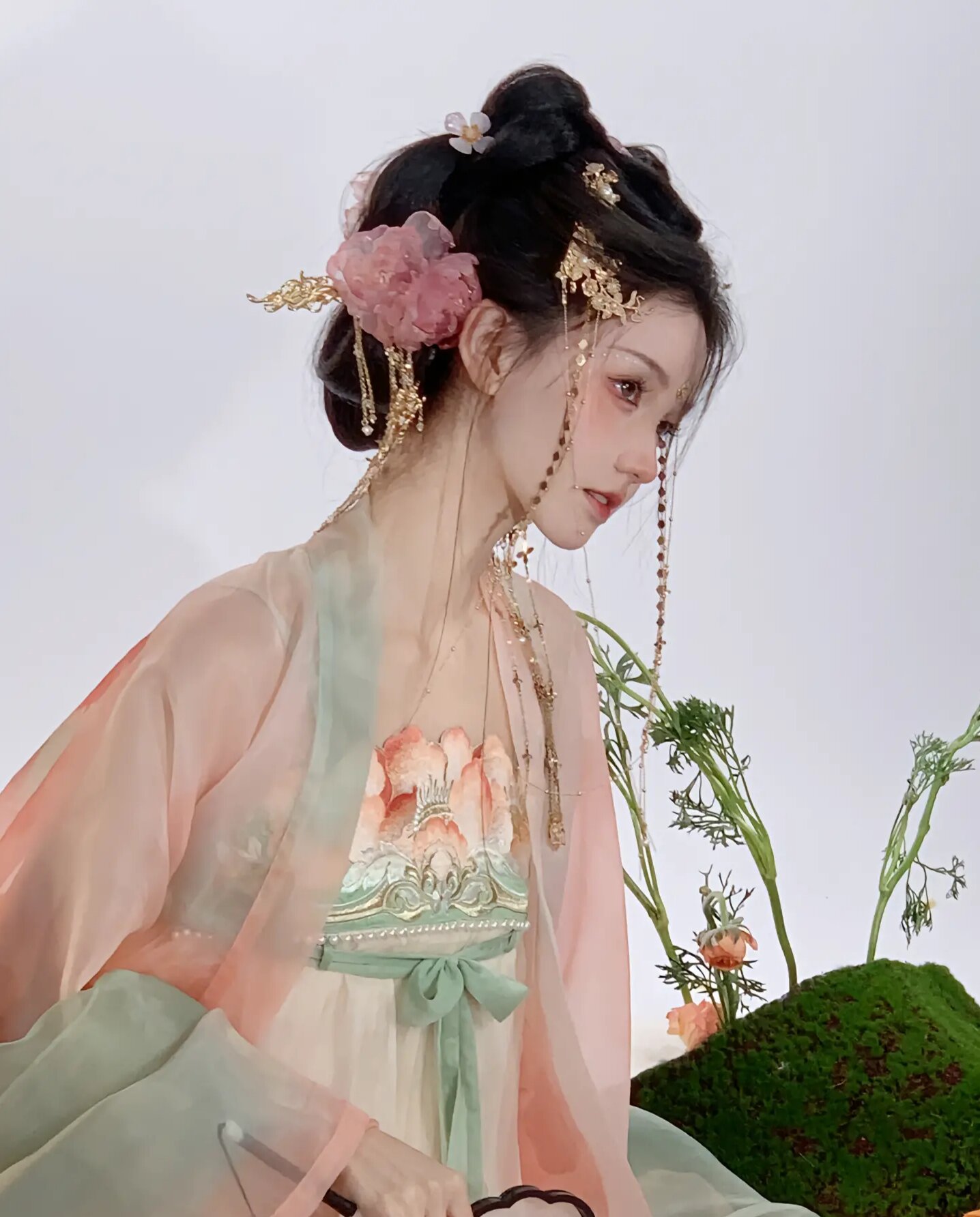 The Magnificent Rise of Hanfu Womens Shoes:A Journey into the Realm of Imperial Grace The Magnificent Rise of Hanfu Womens Shoes:A Journey into the Realm of Imperial Grace