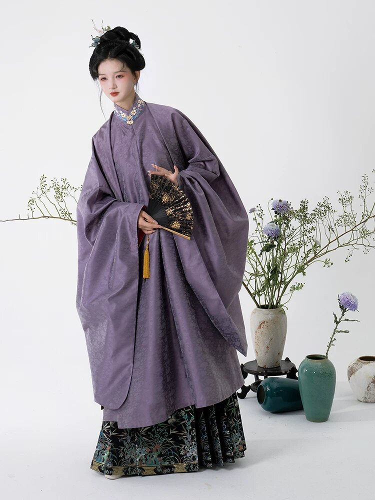 Black Dance Cheongsam:Embracing the Elegance of Traditional Chinese Dancewear Black Dance Cheongsam:Embracing the Elegance of Traditional Chinese Dancewear