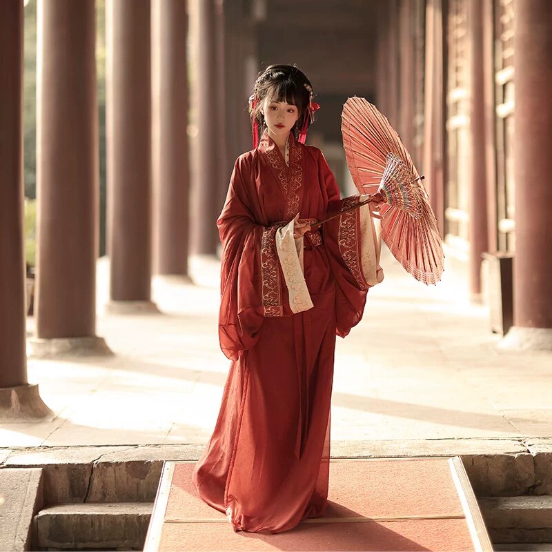 The Splendor of Tang-Style Hanfu Shoes for Women:A Journey into Traditional Chinese Footwear The Splendor of Tang-Style Hanfu Shoes for Women:A Journey into Traditional Chinese Footwear