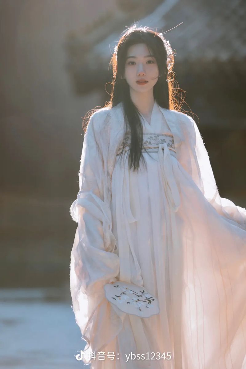 Embracing the Sweetness of Cheongsam:A Tale of Elegance and Charm Embracing the Sweetness of Cheongsam:A Tale of Elegance and Charm