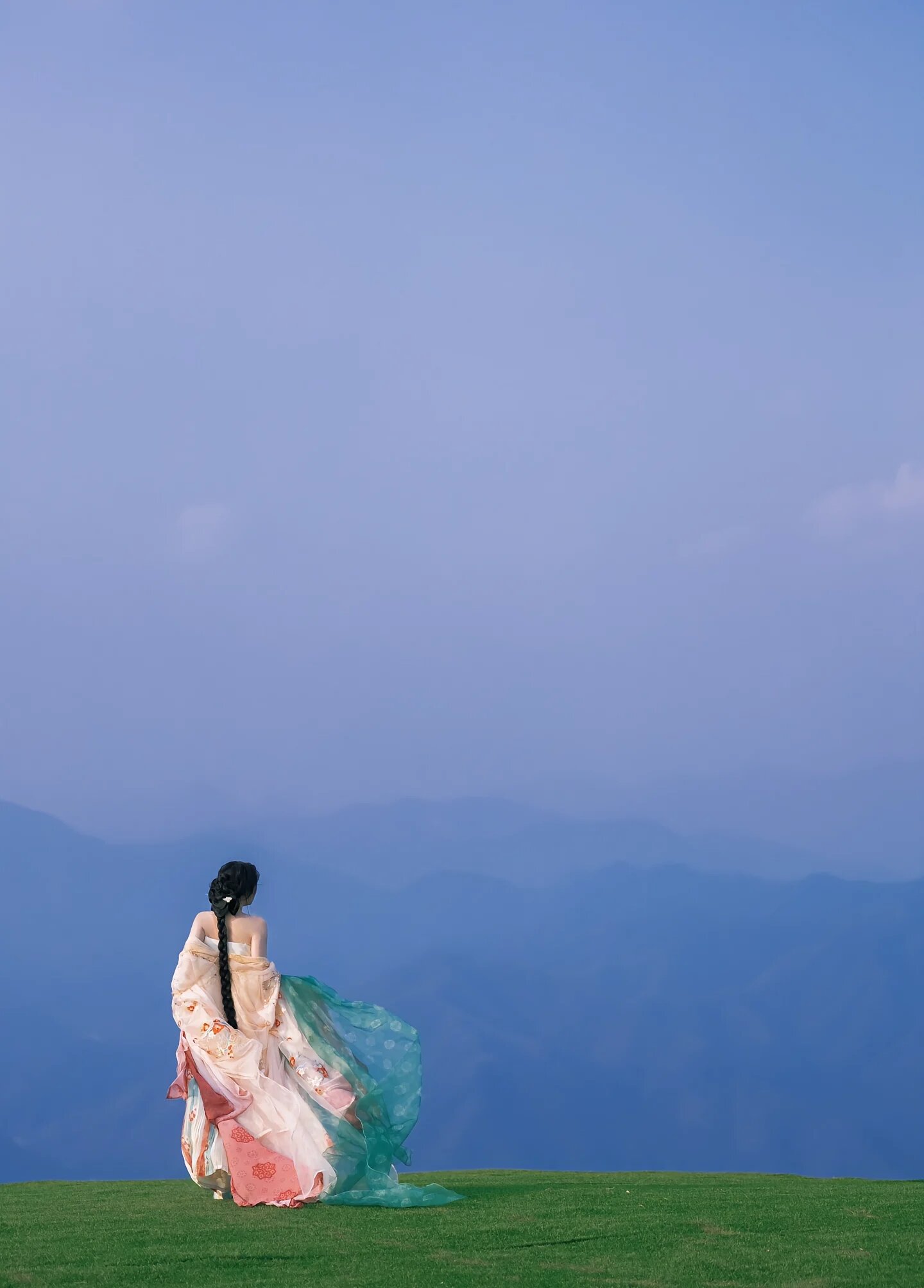 The Elegance of Cheongsam at the Wedding Banquet:A Journey Through the Cultural Fabric of Love The Elegance of Cheongsam at the Wedding Banquet:A Journey Through the Cultural Fabric of Love