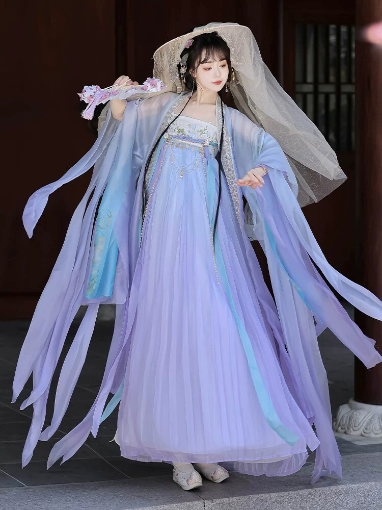 Embracing Summer in Miniature Hanfu:A Guide to Styling Your Compact Frames in Traditional Elegance