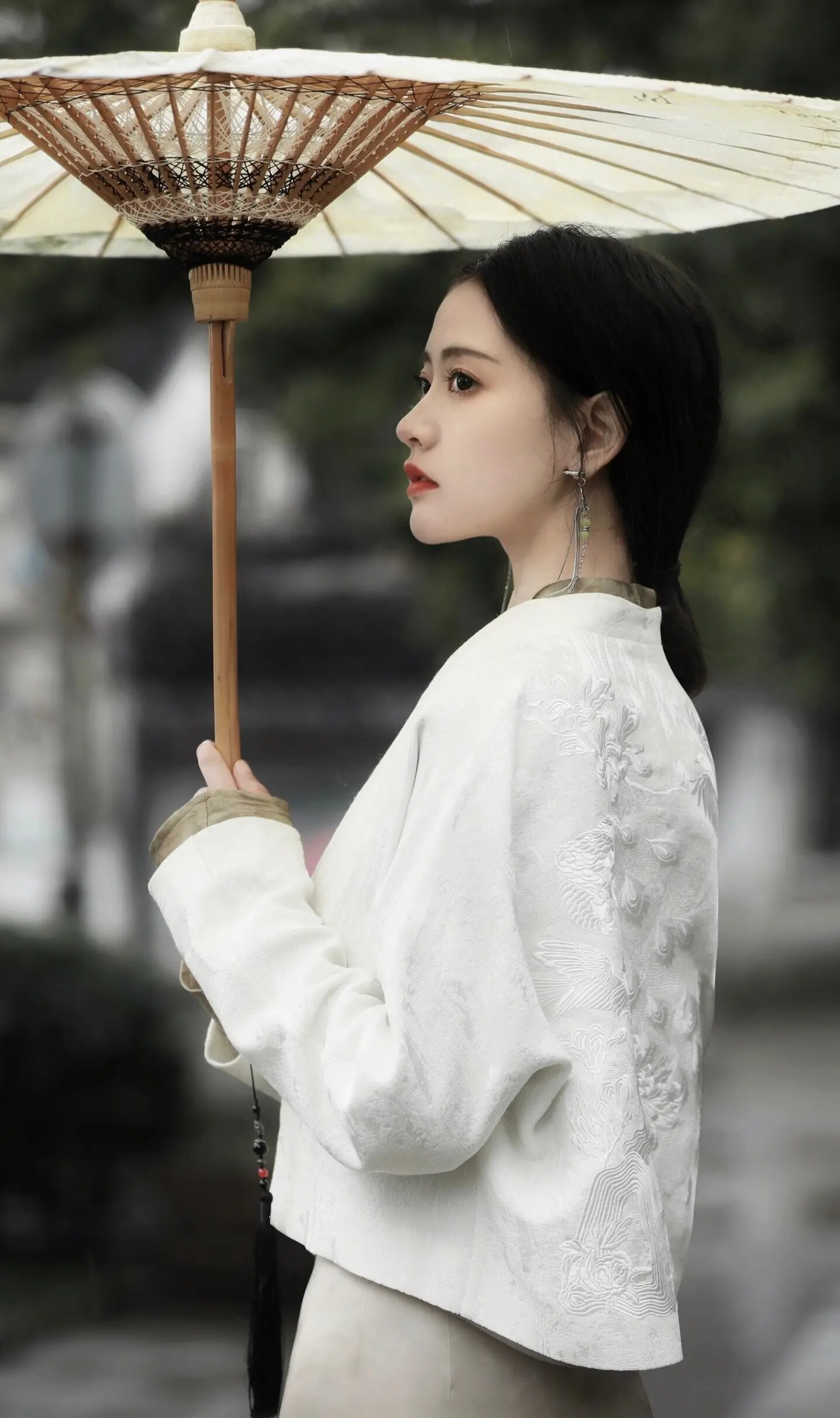 The Elegance of Mandarin-Style Swallowtail Cheongsam Skirt The Elegance of Mandarin-Style Swallowtail Cheongsam Skirt