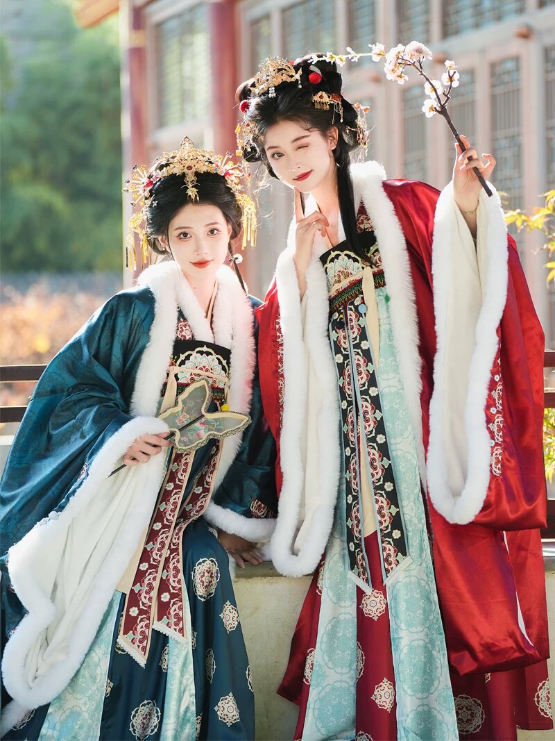 A Little Girl in Tang-Style Dress:The Charm of Ancient Chinese Gown A Little Girl in Tang-Style Dress:The Charm of Ancient Chinese Gown