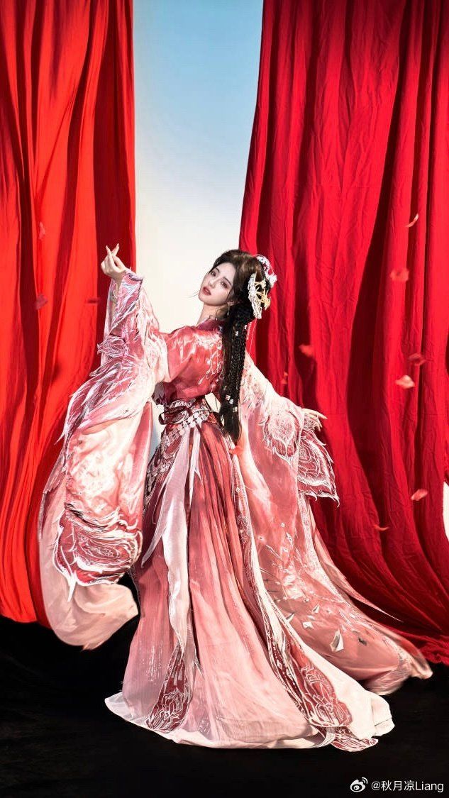 Reimagining the Cheongsam:A New Flavor of Stylish Abdomen-Covering Cheongsam Reimagining the Cheongsam:A New Flavor of Stylish Abdomen-Covering Cheongsam