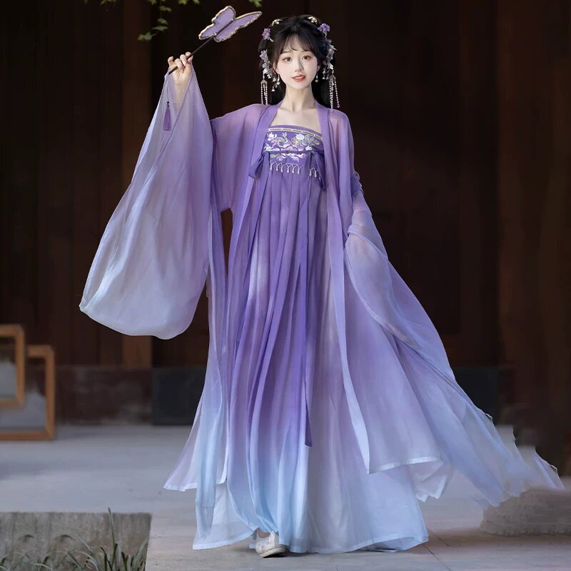 Short-sleeved Cheongsam with Ice Silk Fabric:A Blend of Tradition and Modern Comfort