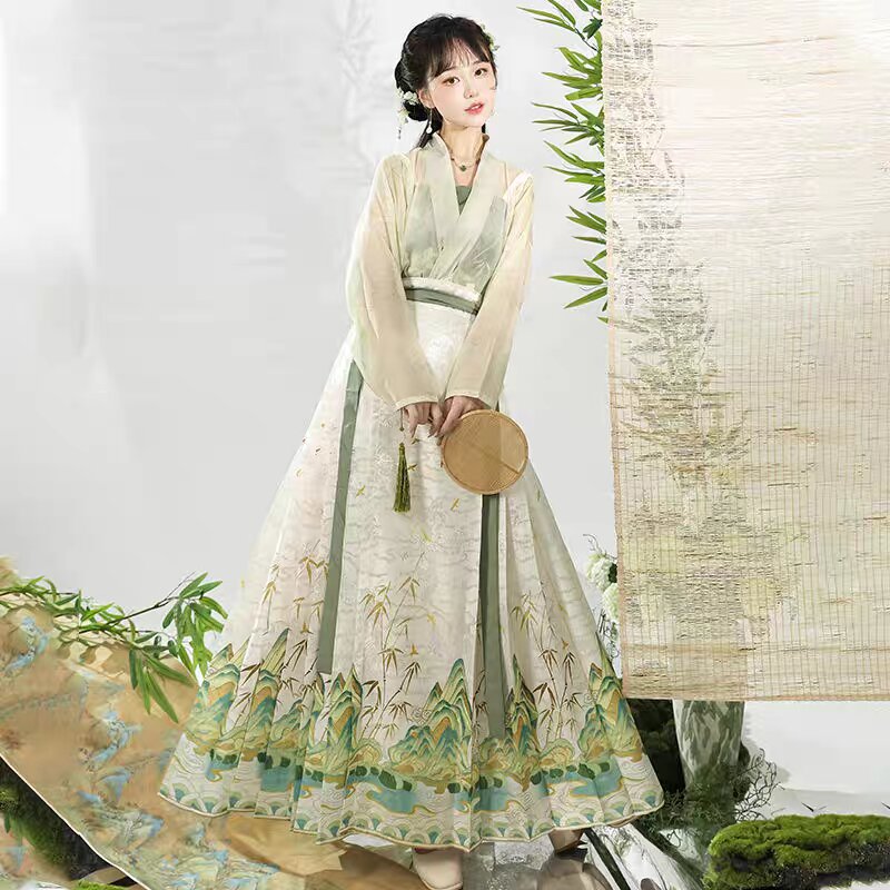 Princess Skirt to Cheongsam:A Year-Long Journey of Babys First Fashion Princess Skirt to Cheongsam:A Year-Long Journey of Babys First Fashion