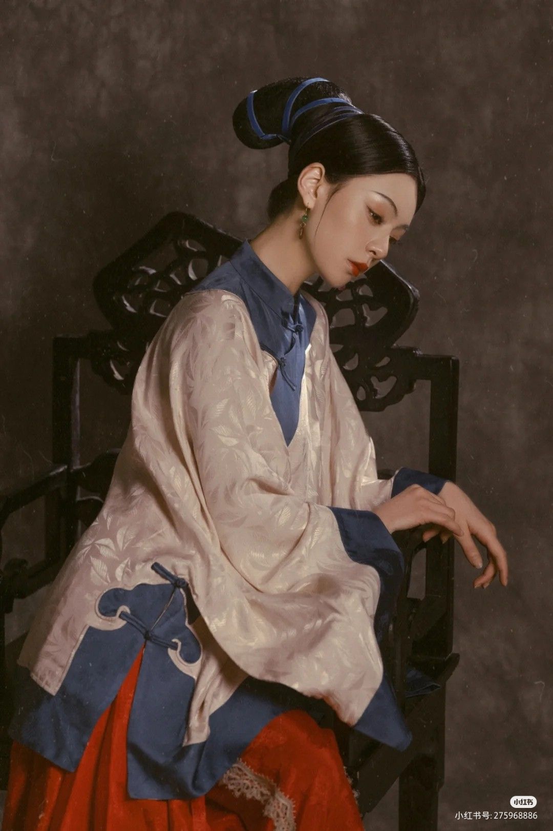 The Revival of Hanfu in the West Yard:Exploring Traditional Chinese Elegance in Modern Times The Revival of Hanfu in the West Yard:Exploring Traditional Chinese Elegance in Modern Times