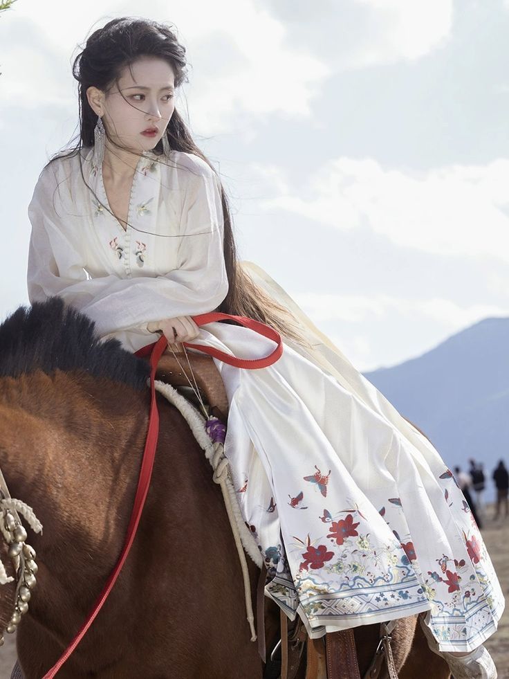 The Enchantment of Mule-Tail Skirt and Leather Jacket:A Fashion Fusion The Enchantment of Mule-Tail Skirt and Leather Jacket:A Fashion Fusion