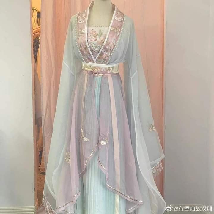 Double Life Favorites:The Rise of Hanfu Fashion with Lisi Double Life Favorites:The Rise of Hanfu Fashion with Lisi