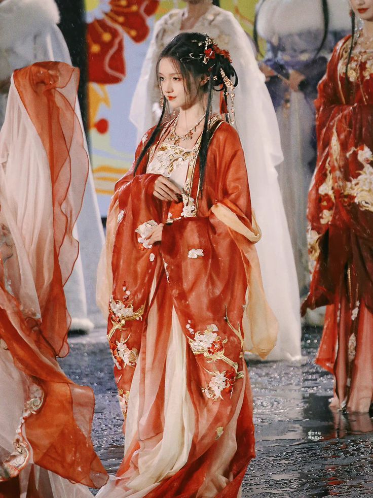 The Blooming World of Hanfu at Windflower Hyacinth Clothing Store The Blooming World of Hanfu at Windflower Hyacinth Clothing Store