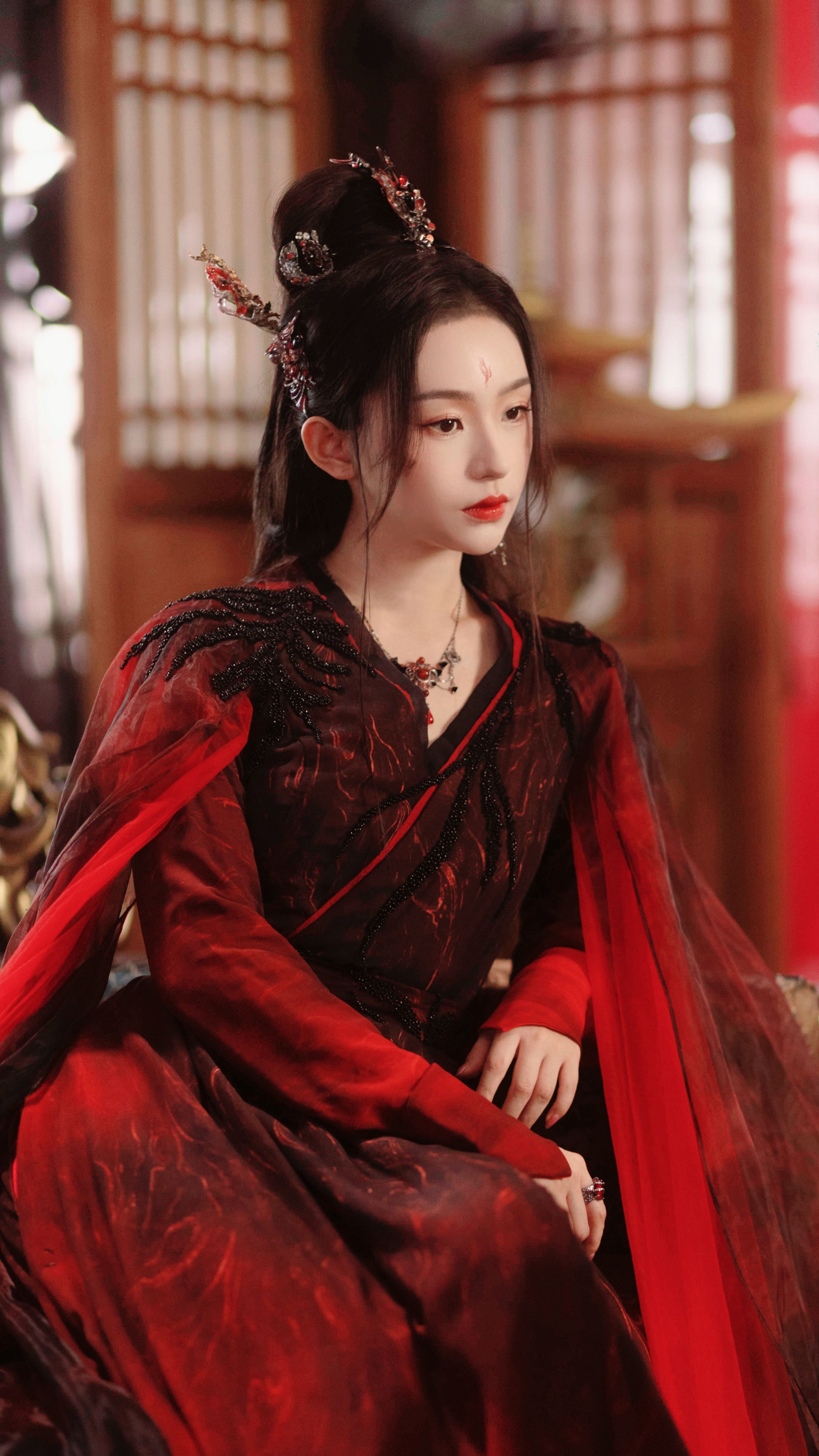 Embroidery and Splendor:The Art of the Xiuhua Maomin Qun Embroidery and Splendor:The Art of the Xiuhua Maomin Qun