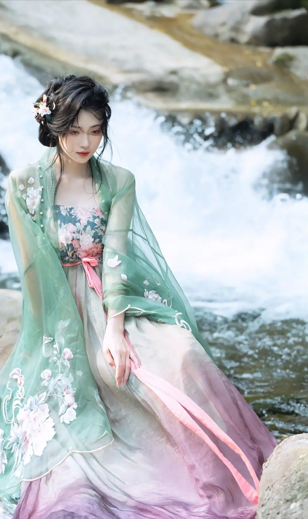 The Journey of a 16-Year-Old into the World of Hanfu Han Chinese Traditional Clothing) The Journey of a 16-Year-Old into the World of Hanfu Han Chinese Traditional Clothing)