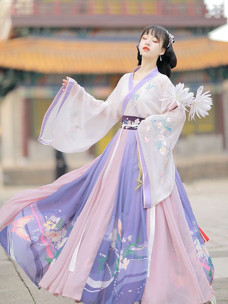 The Ethereal Journey of an Authentic Hanfu Wearer:The Story of a Xiaoyao Guest The Ethereal Journey of an Authentic Hanfu Wearer:The Story of a Xiaoyao Guest