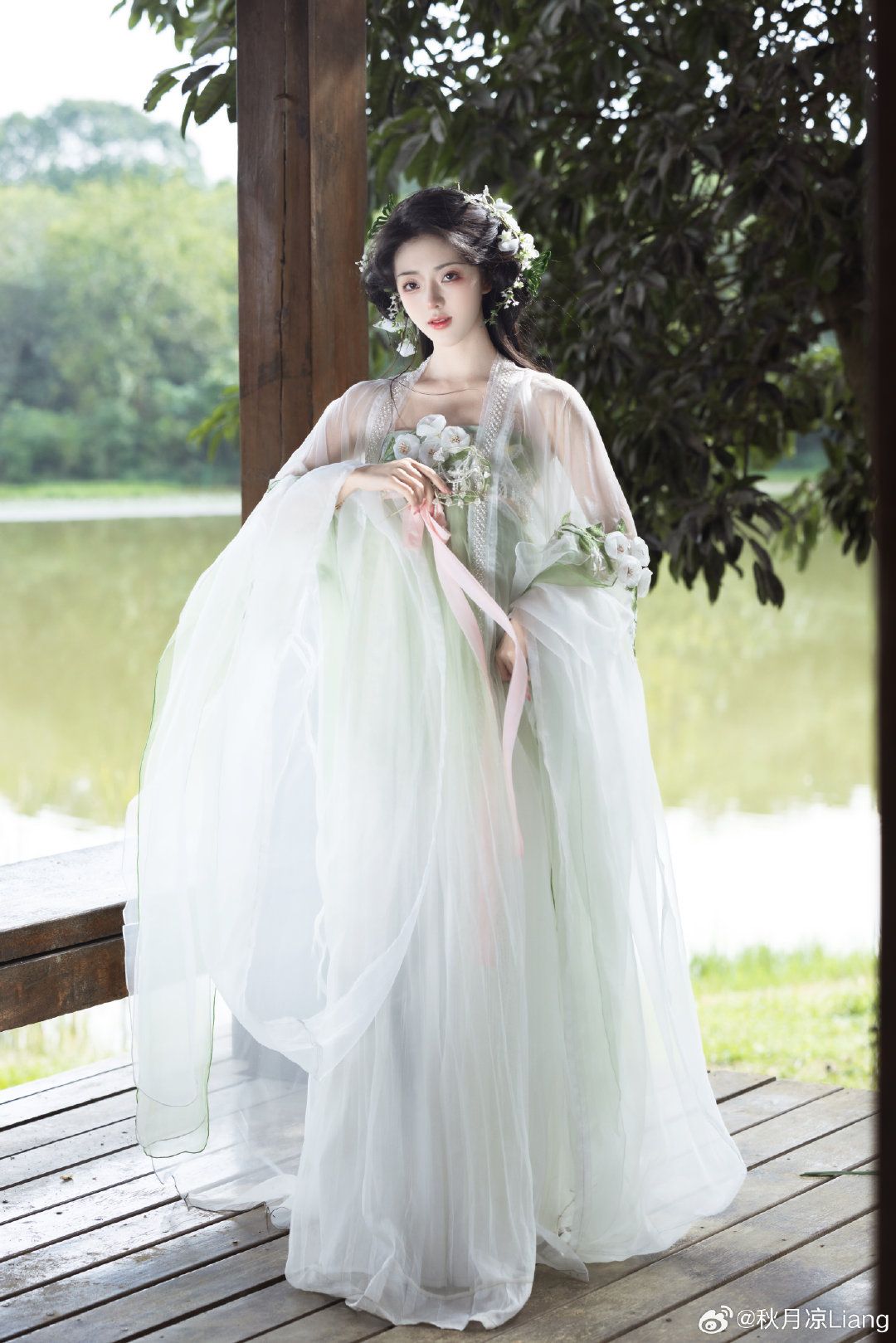 The Charm of Hanfu Chest-Length Dress:A Journey into Traditional Elegance The Charm of Hanfu Chest-Length Dress:A Journey into Traditional Elegance