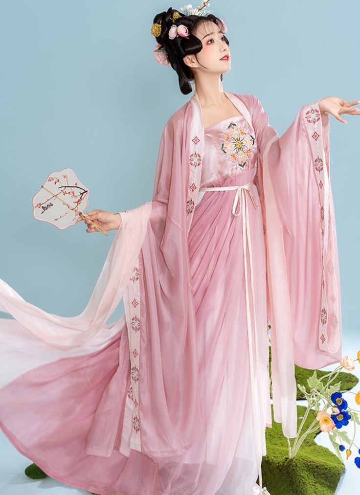 The Girl in Traditional Hanfu Shoes:A Journey into the World of Ancient Elegance The Girl in Traditional Hanfu Shoes:A Journey into the World of Ancient Elegance