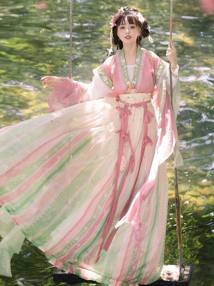 Elegant 170-Code Girls Traditional Chinese Hanfu Fashion Elegant 170-Code Girls Traditional Chinese Hanfu Fashion