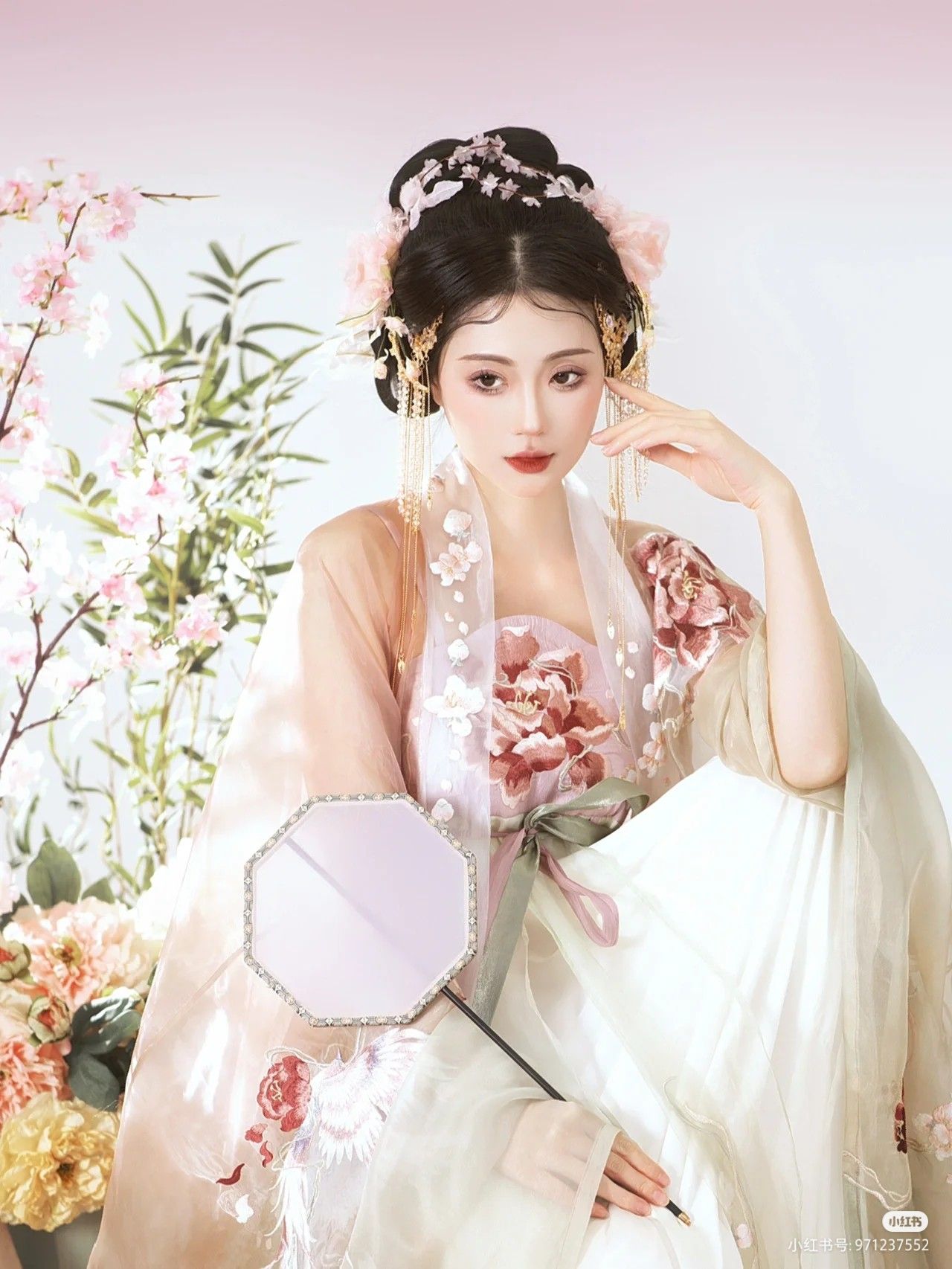 The Elegance of Silk-Velvet Wedding Gowns and Cheongsam for the Modern Bride and Beyond The Elegance of Silk-Velvet Wedding Gowns and Cheongsam for the Modern Bride and Beyond