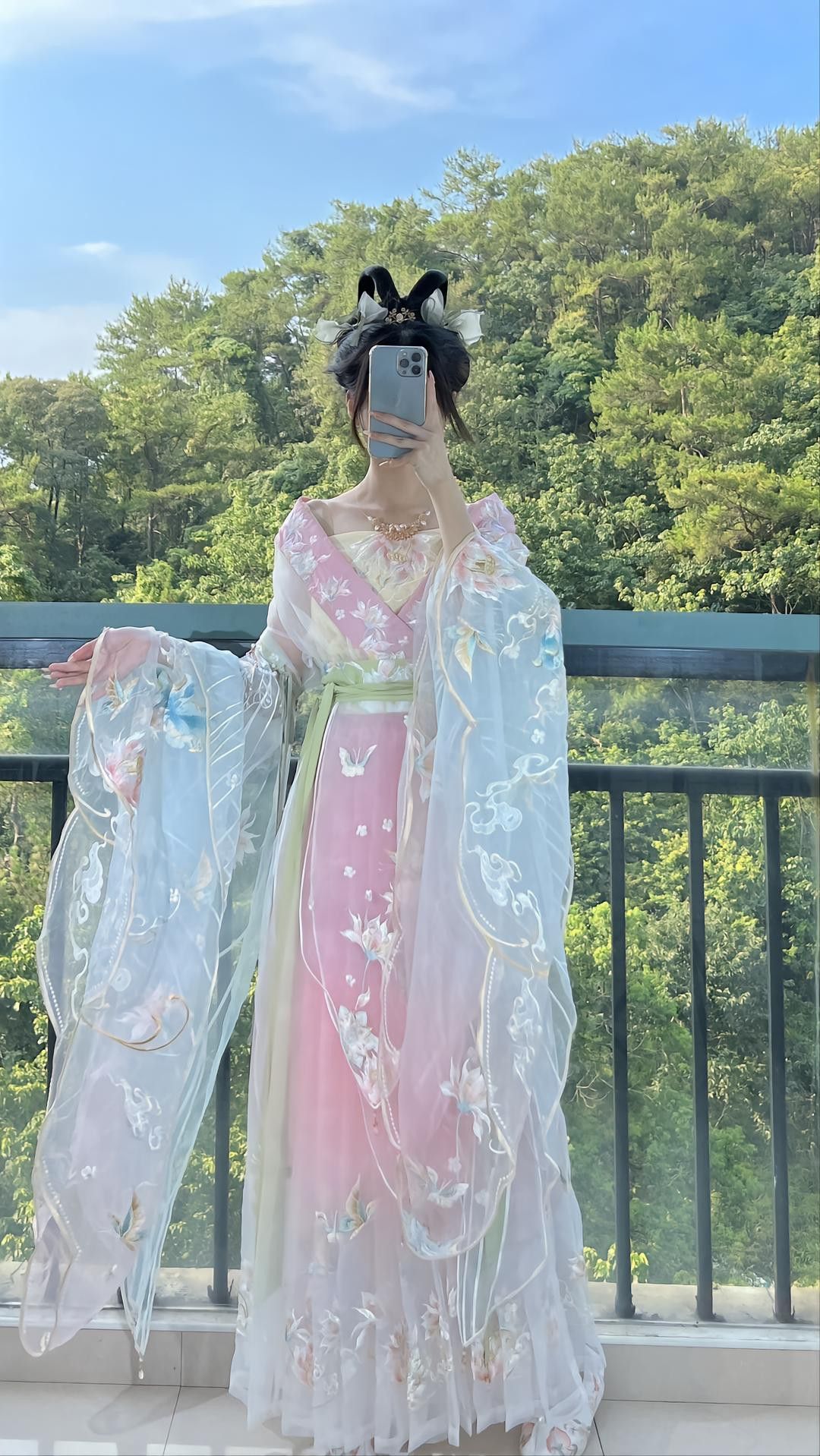 Winter-Pink Cheongsam for Little Girls:A Traditional New Years Outfit Winter-Pink Cheongsam for Little Girls:A Traditional New Years Outfit