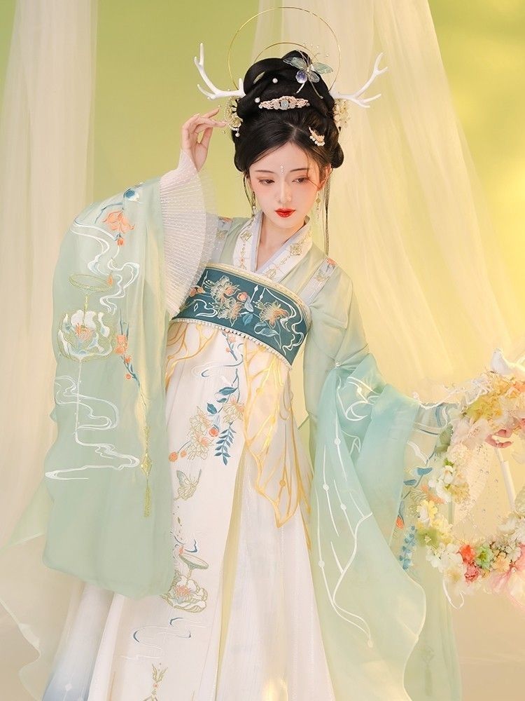 The Charm of Cheongsam with Organic Cotton Inner Layer The Charm of Cheongsam with Organic Cotton Inner Layer