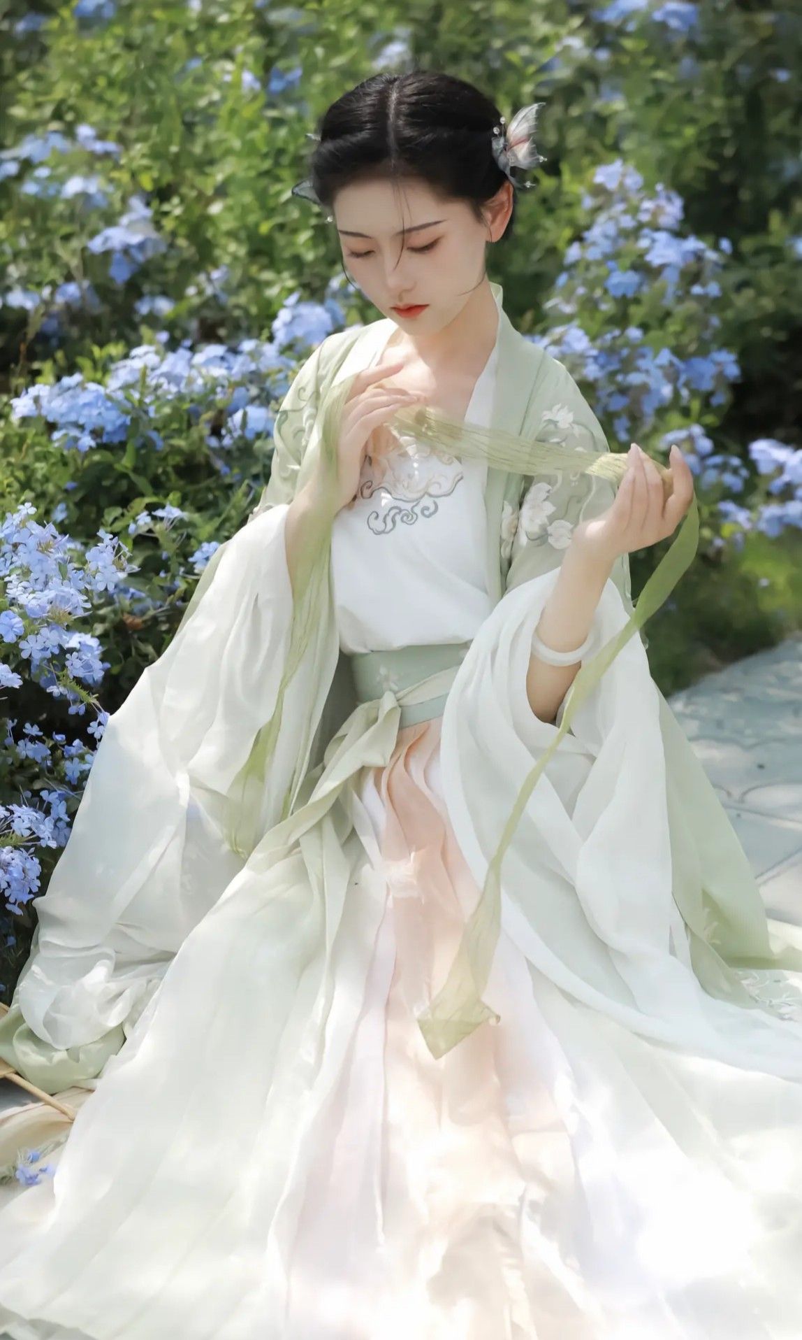 The Scholars Attire:Ju Jingyis Hanfu Fashion The Scholars Attire:Ju Jingyis Hanfu Fashion
