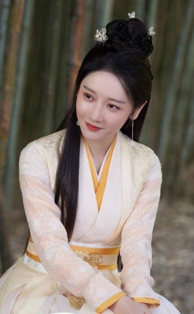 Initial Encounter with the Original Hanfu Shop:Qiyis Journey into Traditional Chinese Clothing Initial Encounter with the Original Hanfu Shop:Qiyis Journey into Traditional Chinese Clothing