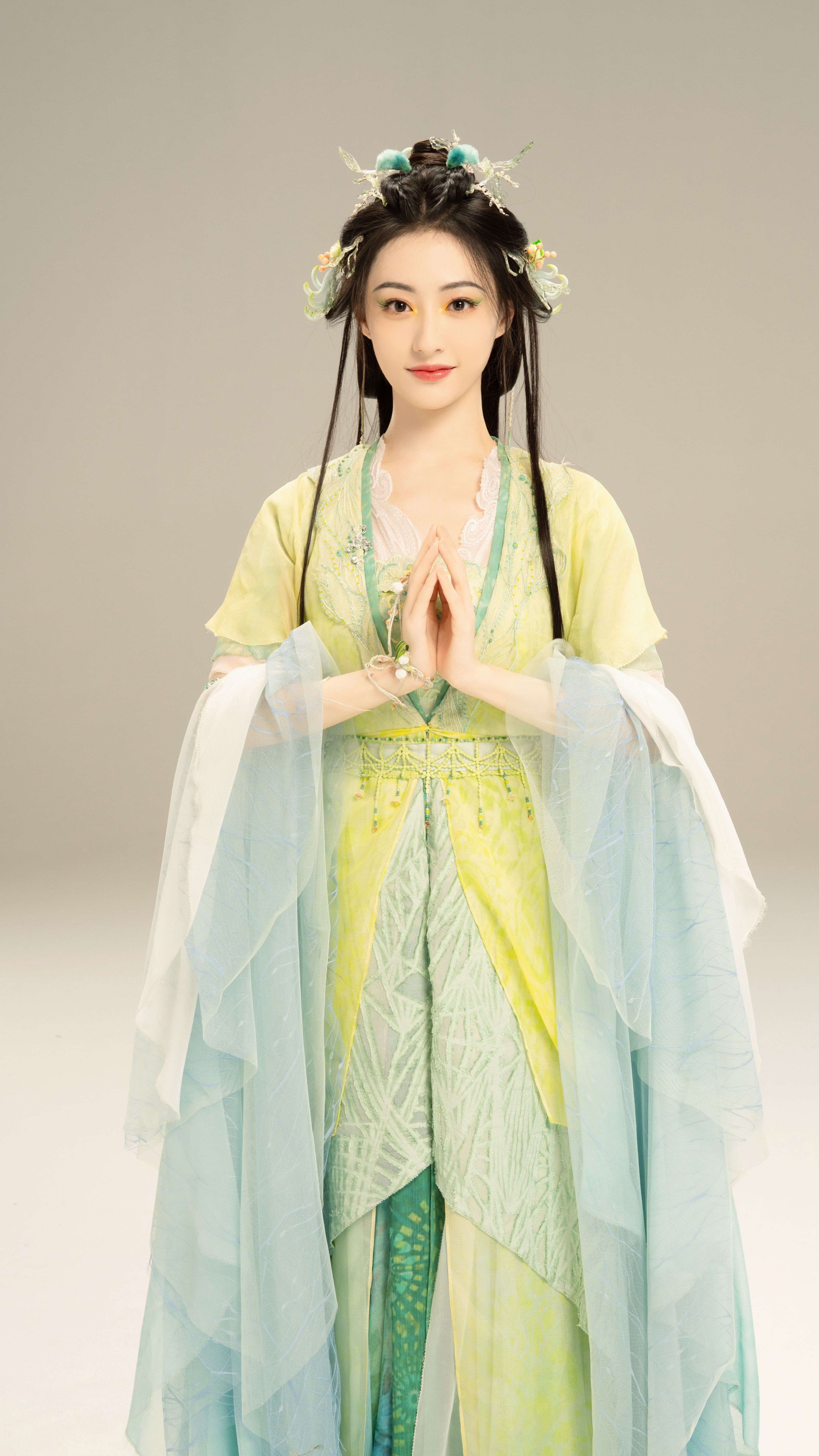 Sexy Girl in a Cheongsam:The Enchantment of Traditional Chinese Elegance Sexy Girl in a Cheongsam:The Enchantment of Traditional Chinese Elegance
