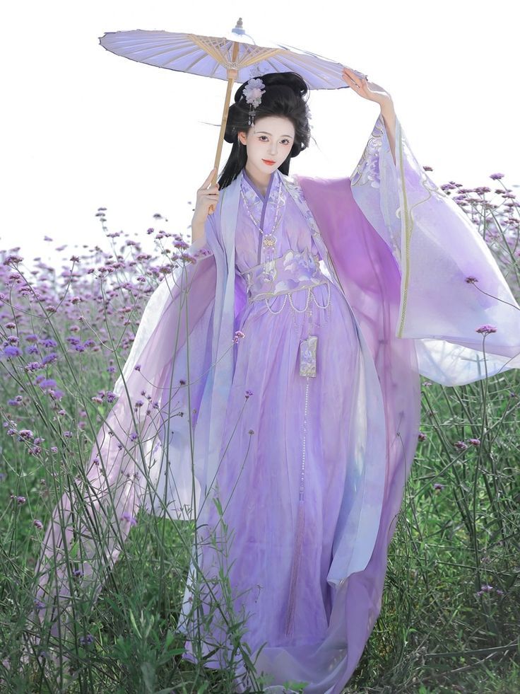 The Student in a Qipao Style of Siting:Exploring the Cultural Fusion in Traditional Fashion The Student in a Qipao Style of Siting:Exploring the Cultural Fusion in Traditional Fashion