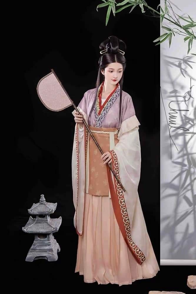 The A-Line Skirt and the Horseface Style:Exploring the Elegance of Traditional Chinese Dress The A-Line Skirt and the Horseface Style:Exploring the Elegance of Traditional Chinese Dress