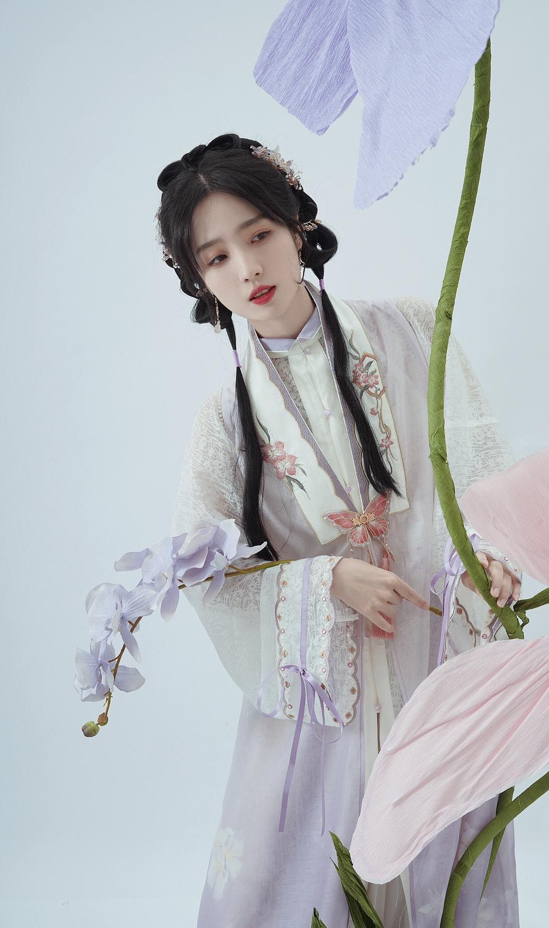 The Splendor of Hanfu in the Wei-Jin Era:A Study of Womens Guangxiu Cheongsam The Splendor of Hanfu in the Wei-Jin Era:A Study of Womens Guangxiu Cheongsam