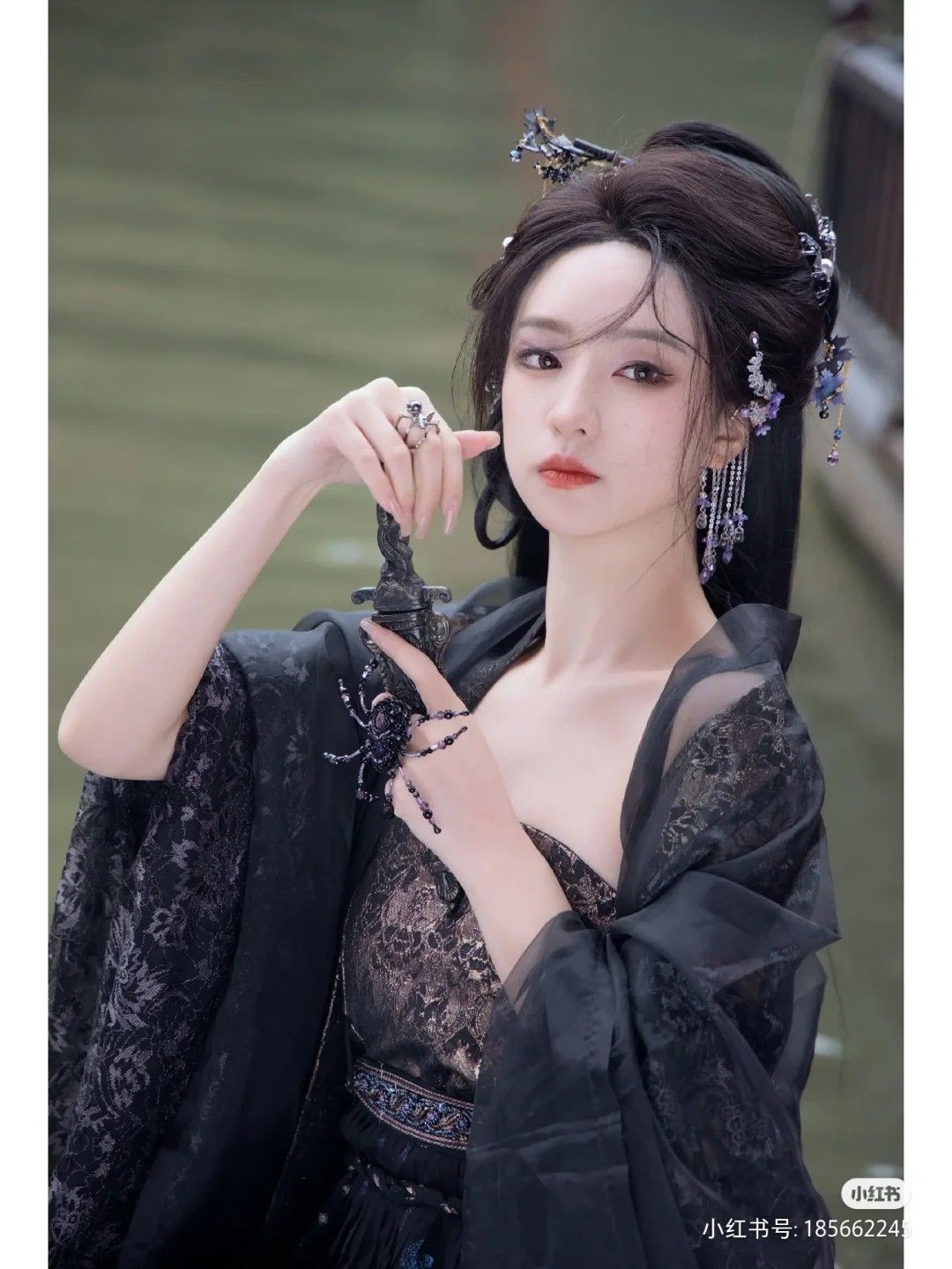 Winter-Style Cheongsam:Embracing the Charm of Traditional Chinese Clothing in Autumn and Winter